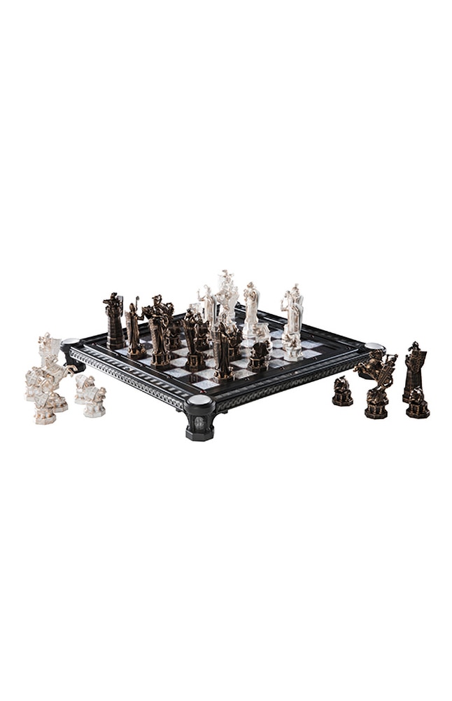 The Noble Collection Harry Potter Wizard Chess Set - 32 Detailed Playing  Pieces - Officially Licensed Harry Potter Film Set Movie Props Toys Gifts